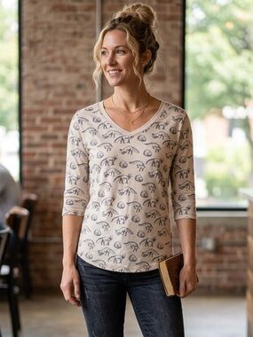 Lincoln Outfitters Fox Print 3/4 Sleeve V-Neck Tee Medium